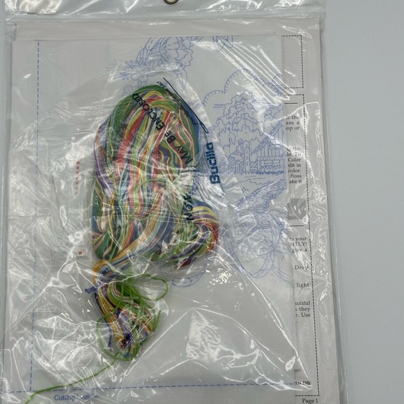 Vintage Bucilla 33305 Cottage Wreath Embroidery Pillow 16” x 16” Craft Kit New - Picture 2 of 2